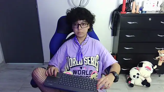 thomascooper7 online show from April 2, 8:17 pm