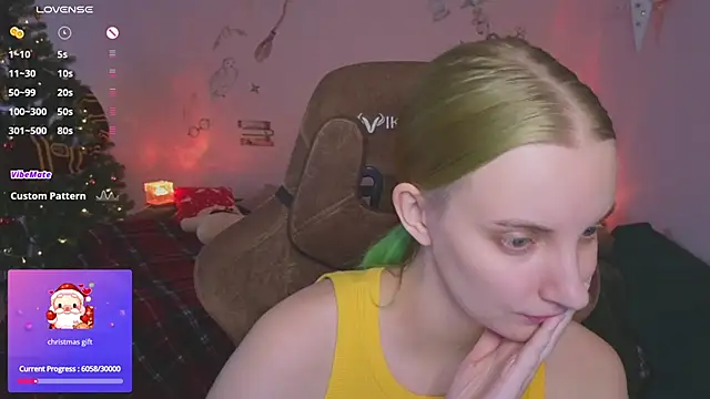 Snapshot of Fluffy_muffin_ chatting on December 15, 10:19 am Fluffy muffin online show from December 15, 10:19 am