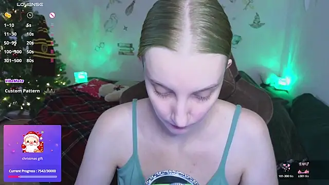 Snapshot of Fluffy_muffin_ chatting on December 16, 9:25 am Fluffy muffin online show from December 16, 9:25 am