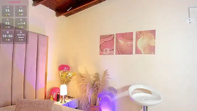 Snapshot of Milan_ebony chatting on October 18, 11:33 am Milan ebony online show from October 18, 11:33 am