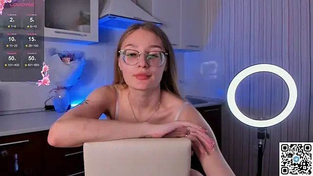 LivyyBossom online show from March 13, 7:39 pm