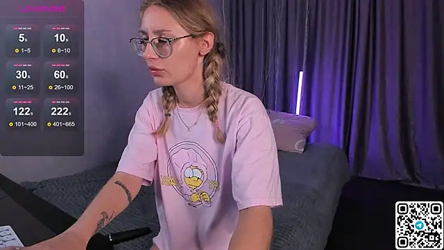 LivyyBossom online show from September 9, 5:01 pm