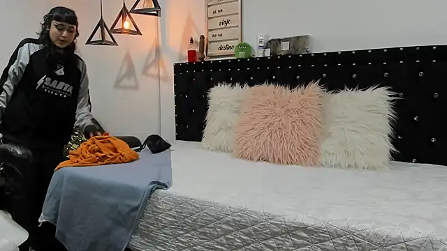 meow mota online show from February 5, 9:18 pm