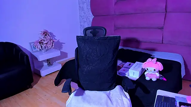 melodybonss  online show from December 18, 5:15 am