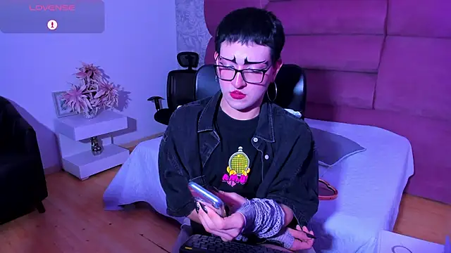 melodybonss  online show from December 22, 10:36 pm
