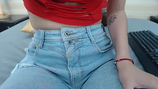 nahomibecker online show from March 13, 6:01 pm