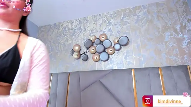 KimDevinne online show from February 1, 2:37 am