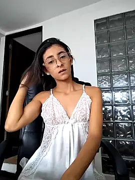 Snapshot of thedianakaro chatting on February 18, 8:05 pm thedianakaro online show from February 18, 8:05 pm