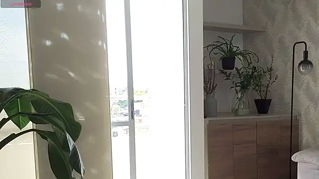 Snapshot of Siny_Moore chatting on February 9, 6:01 pm Siny Moore online show from February 9, 6:01 pm