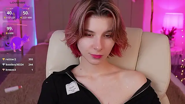 Snapshot of HaylaAmber chatting on December 9, 5:18 am HaylaAmber online show from December 9, 5:18 am