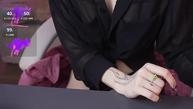 Snapshot of HaylaAmber chatting on December 10, 9:55 am HaylaAmber online show from December 10, 9:55 am