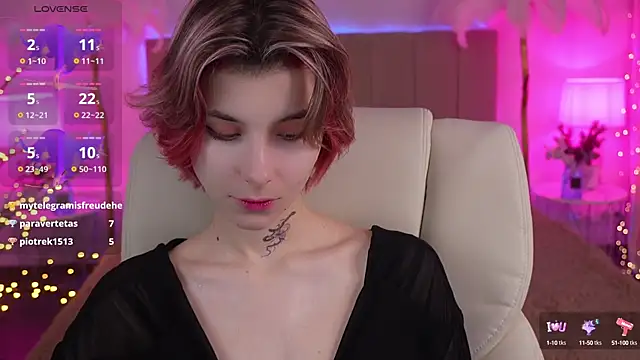 Snapshot of HaylaAmber chatting on December 12, 11:14 pm HaylaAmber online show from December 12, 11:14 pm