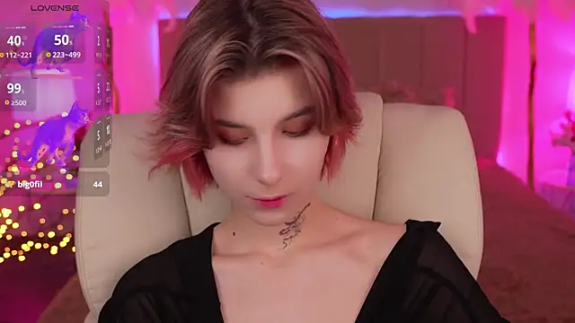 Snapshot of HaylaAmber chatting on December 13, 8:26 pm HaylaAmber online show from December 13, 8:26 pm