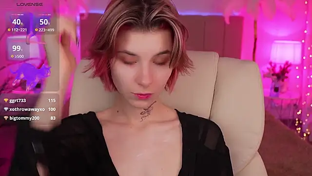 Snapshot of HaylaAmber chatting on December 14, 5:40 am HaylaAmber online show from December 14, 5:40 am