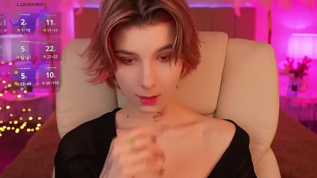 Snapshot of HaylaAmber chatting on December 16, 7:04 am HaylaAmber online show from December 16, 7:04 am