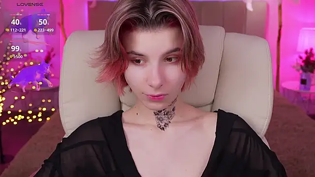 Snapshot of HaylaAmber chatting on December 19, 5:40 pm HaylaAmber online show from December 19, 5:40 pm