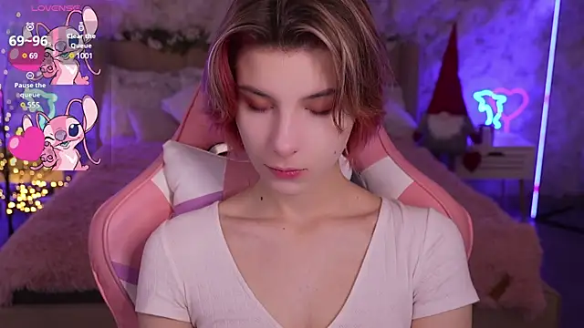 Snapshot of HaylaAmber chatting on January 4, 6:41 am HaylaAmber online show from January 4, 6:41 am