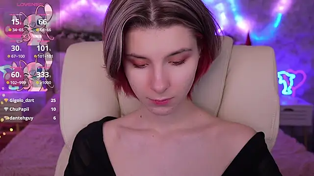 Snapshot of HaylaAmber chatting on January 28, 2:43 am HaylaAmber online show from January 28, 2:43 am