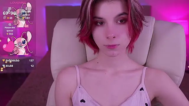 Snapshot of HaylaAmber chatting on February 7, 1:01 pm HaylaAmber online show from February 7, 1:01 pm