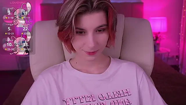 Snapshot of HaylaAmber chatting on February 18, 7:10 am HaylaAmber online show from February 18, 7:10 am