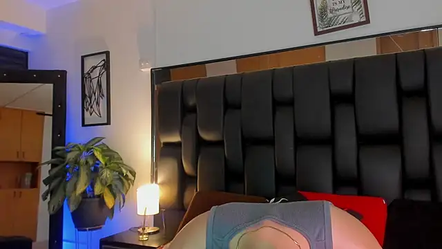 JadeSmiith  online show from October 21, 10:32 pm