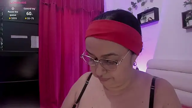 Gia Nahomi online show from October 23, 9:35 pm