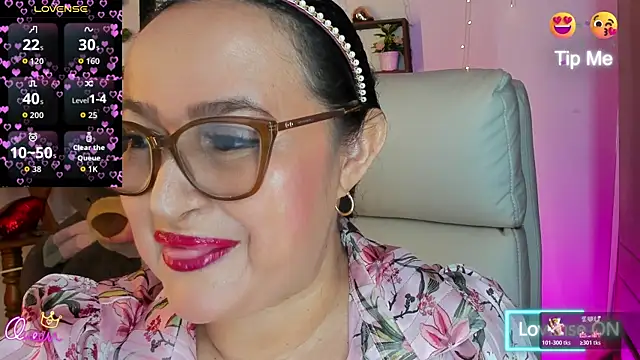 Gia Nahomi online show from May 7, 11:21 pm