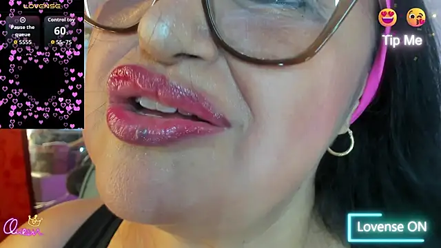 Gia Nahomi online show from May 19, 9:21 pm