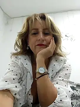 Snapshot of almaluna7 chatting on February 2, 1:45 am almaluna7 online show from February 2, 1:45 am