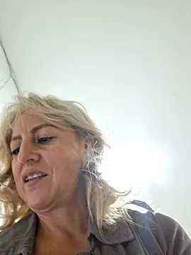 Snapshot of almaluna7 chatting on March 11, 11:37 pm almaluna7 online show from March 11, 11:37 pm