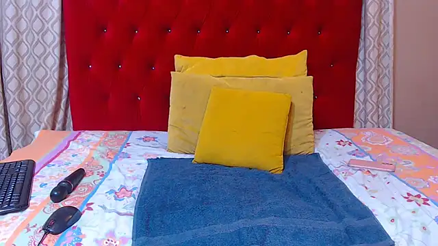 Snapshot of sexychocolatbox10 chatting on October 21, 5:08 am sexychocolatbox10 online show from October 21, 5:08 am