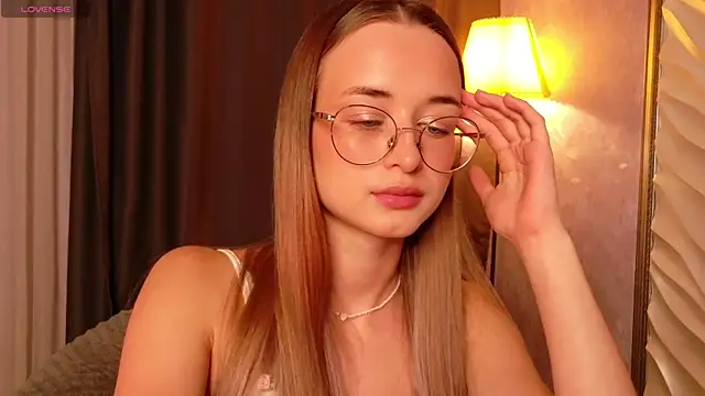 Tiffanyhunt online show from November 28, 2:20 pm