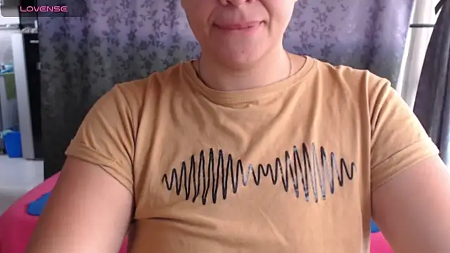 Snapshot of miia-big1boobs_ chatting on March 6, 2:46 pm miia-big1boobs online show from March 6, 2:46 pm