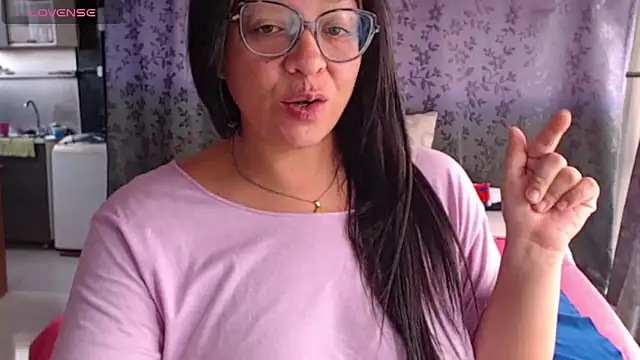 Snapshot of miia-big1boobs_ chatting on March 10, 1:49 pm miia-big1boobs online show from March 10, 1:49 pm