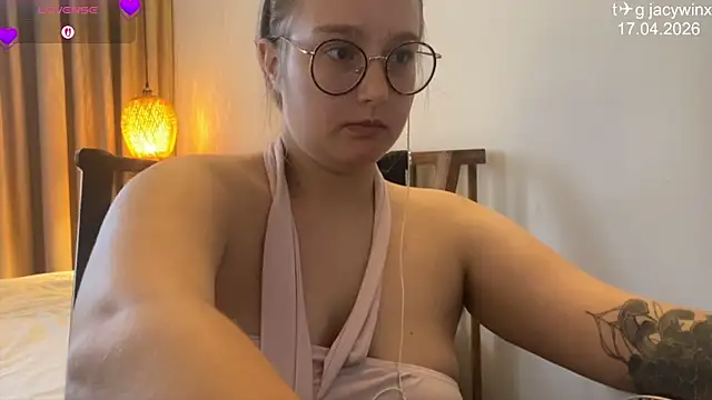 Snapshot of JacyWinslat chatting on April 17, 10:51 am JacyWinslat online show from April 17, 10:51 am