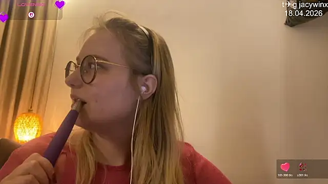 Snapshot of JacyWinslat chatting on April 18, 7:58 pm JacyWinslat online show from April 18, 7:58 pm