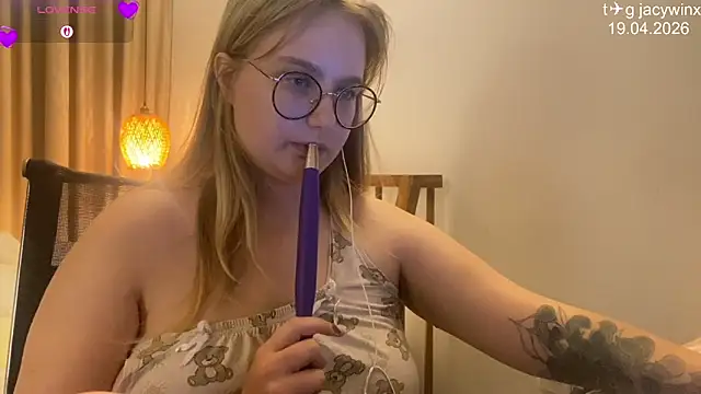 Snapshot of JacyWinslat chatting on April 19, 6:10 pm JacyWinslat online show from April 19, 6:10 pm