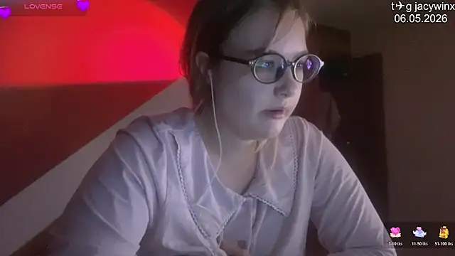 Snapshot of JacyWinslat chatting on May 6, 1:05 pm JacyWinslat online show from May 6, 1:05 pm