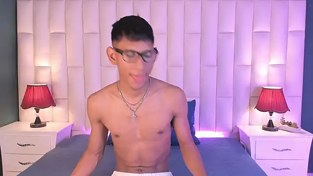 Nick Collins18 online show from March 8, 3:50 am