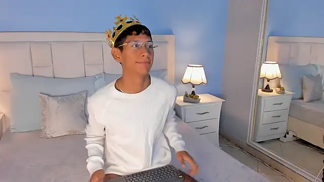 Nick Collins18 online show from September 19, 3:30 am