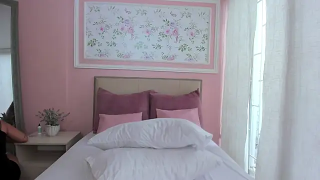 samantha tusher online show from March 12, 7:49 pm