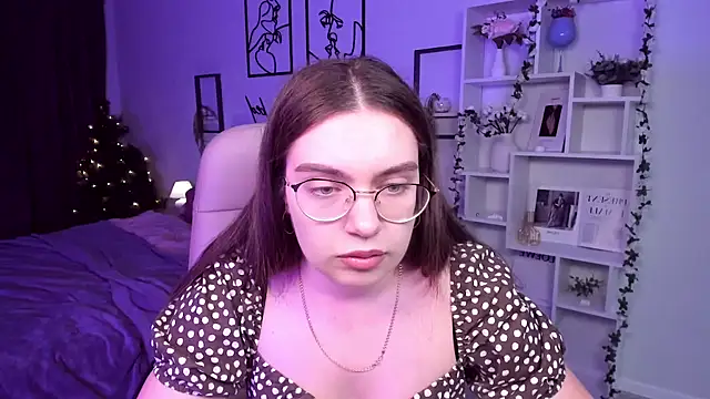 DaniellaLovely online show from January 7, 11:37 am