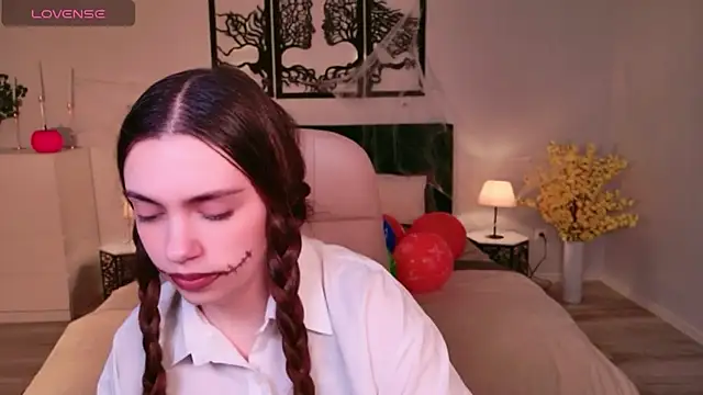 DaniellaLovely online show from October 31, 11:22 am