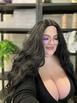 Snapshot of VladaWhite chatting on February 19, 5:16 am VladaWhite online show from February 19, 5:16 am