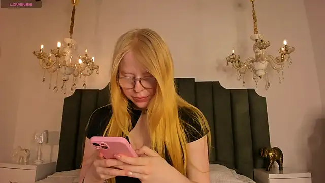 Snapshot of Alexa_Handler chatting on January 16, 3:54 am Alexa Handler online show from January 16, 3:54 am