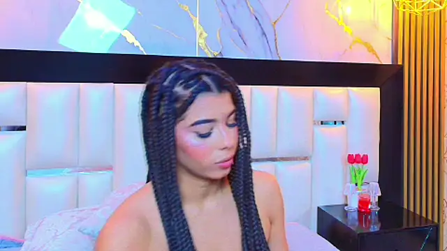 Snapshot of TiaraRosse chatting on September 23, 1:08 am TiaraRosse online show from September 23, 1:08 am