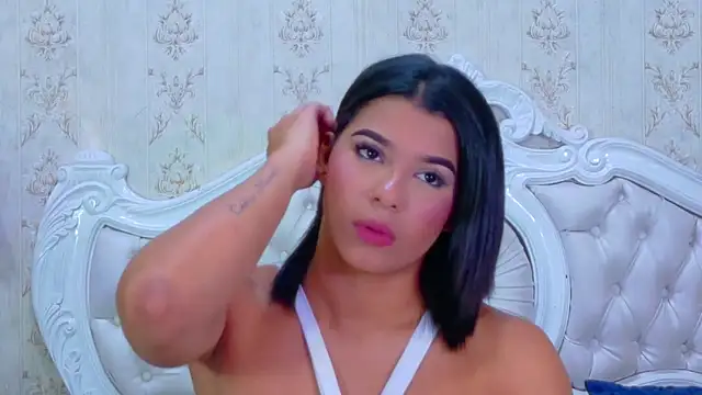 Snapshot of TiaraRosse chatting on October 9, 4:54 am TiaraRosse online show from October 9, 4:54 am