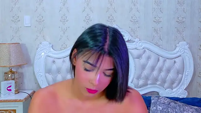 Snapshot of TiaraRosse chatting on October 15, 4:34 am TiaraRosse online show from October 15, 4:34 am