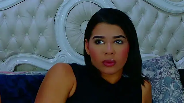 Snapshot of TiaraRosse chatting on October 18, 5:10 am TiaraRosse online show from October 18, 5:10 am