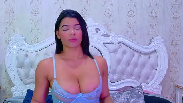 Snapshot of TiaraRosse chatting on October 18, 5:14 pm TiaraRosse online show from October 18, 5:14 pm